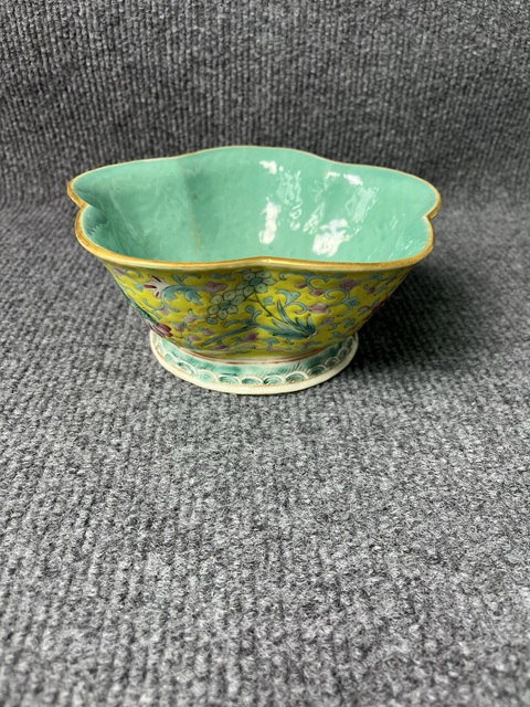 古玩陶瓷內松石綠釉外黃地粉彩花卉紋供碗拍賣,當前價格3288元