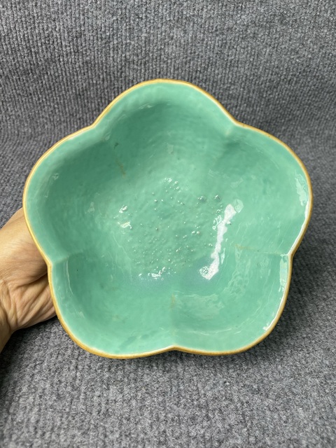 古玩陶瓷內松石綠釉外黃地粉彩花卉紋供碗拍賣,當前價格3288元