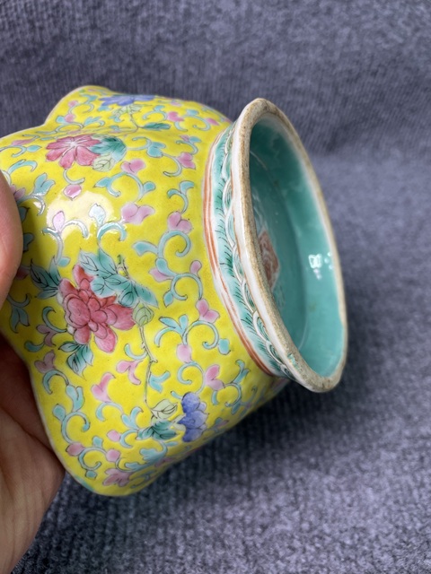 古玩陶瓷內松石綠釉外黃地粉彩花卉紋供碗拍賣,當前價格3288元