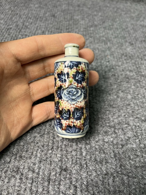 古玩陶瓷青花釉里紅花卉紋鼻煙壺拍賣，當(dāng)前價格4588元