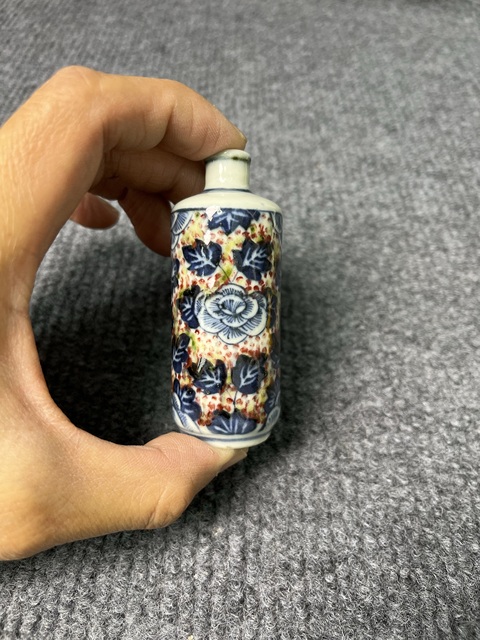 古玩陶瓷青花釉里紅花卉紋鼻煙壺拍賣，當(dāng)前價格4588元