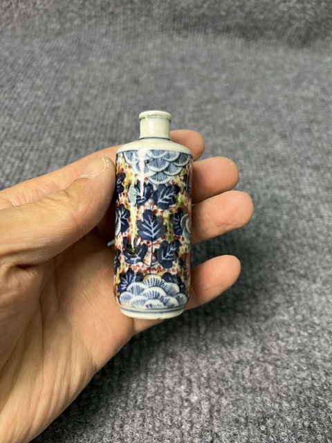 古玩陶瓷青花釉里紅花卉紋鼻煙壺拍賣，當(dāng)前價格4588元