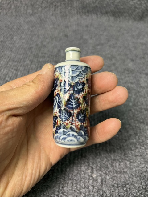 古玩陶瓷青花釉里紅花卉紋鼻煙壺拍賣，當(dāng)前價格4588元