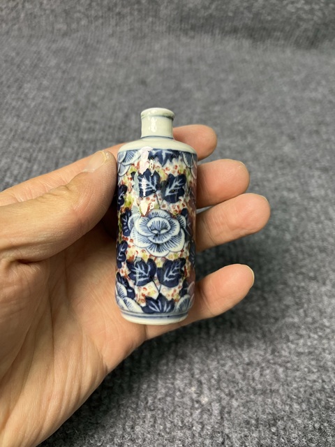 古玩陶瓷青花釉里紅花卉紋鼻煙壺拍賣，當(dāng)前價格4588元