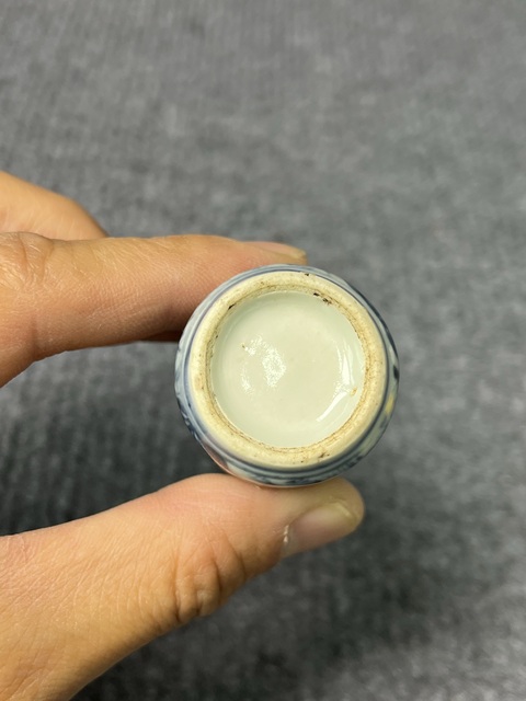 古玩陶瓷青花釉里紅花卉紋鼻煙壺拍賣，當(dāng)前價格4588元