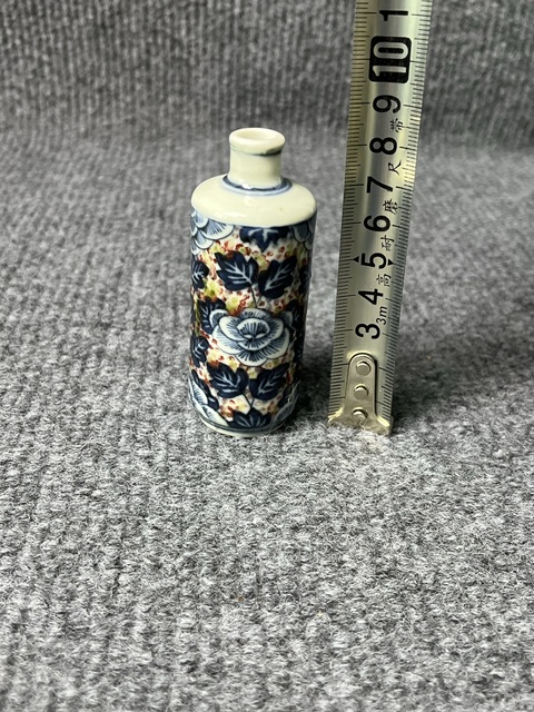 古玩陶瓷青花釉里紅花卉紋鼻煙壺拍賣，當(dāng)前價格4588元