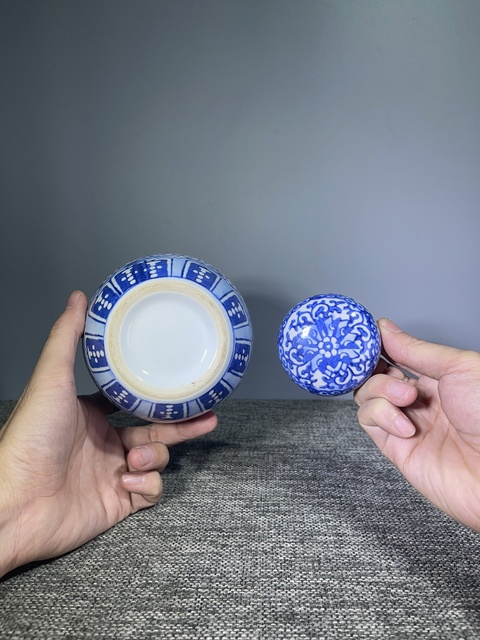古玩陶瓷創匯.青花纏枝寶相花紋飾茶葉罐拍賣,當前價格0元