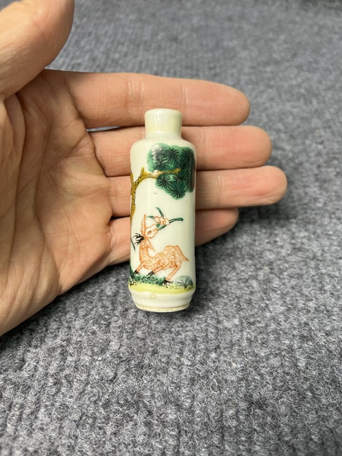 古玩陶瓷粉彩松鹿紋鼻煙壺拍賣，當前價格2288元