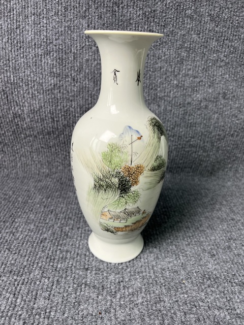 古玩陶瓷粉彩青綠山水紋觀音瓶真品鑒賞圖