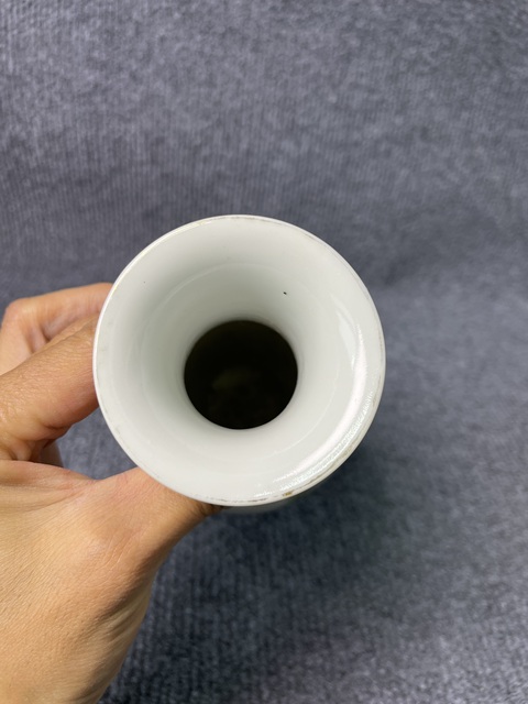 古玩陶瓷粉彩青綠山水紋觀音瓶真品鑒賞圖