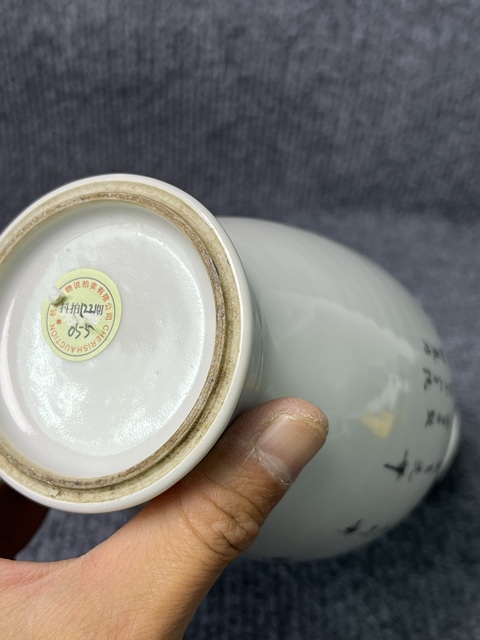 古玩陶瓷粉彩青綠山水紋觀音瓶真品鑒賞圖