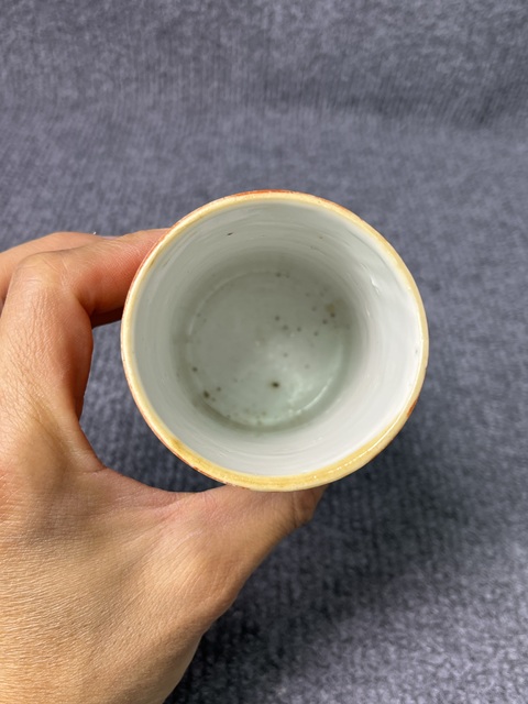 古玩陶瓷珊瑚紅釉留白花卉詩文筆筒真品鑒賞圖