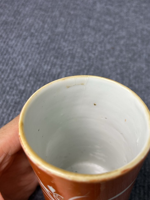 古玩陶瓷珊瑚紅釉留白花卉詩文筆筒真品鑒賞圖