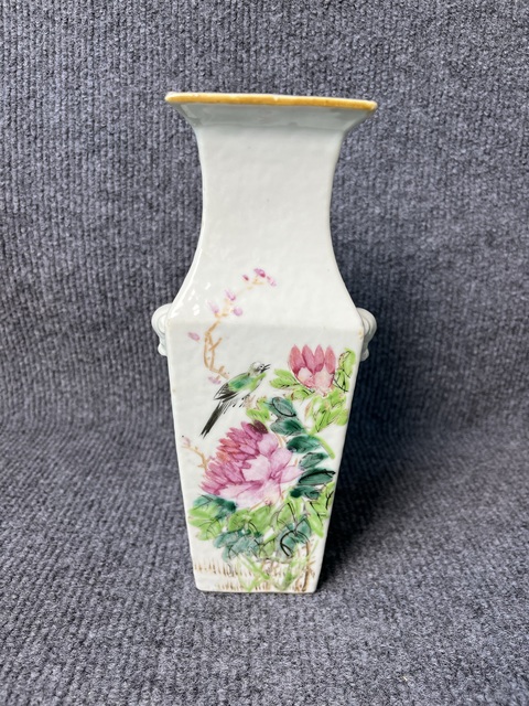 古玩陶瓷淺降彩花鳥紋四方獸耳瓶真品鑒賞圖