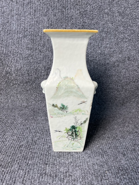 古玩陶瓷淺降彩花鳥紋四方獸耳瓶真品鑒賞圖