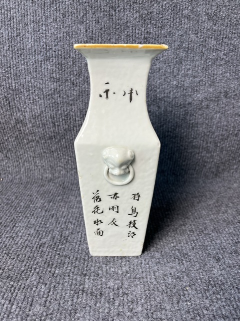 古玩陶瓷淺降彩花鳥紋四方獸耳瓶真品鑒賞圖