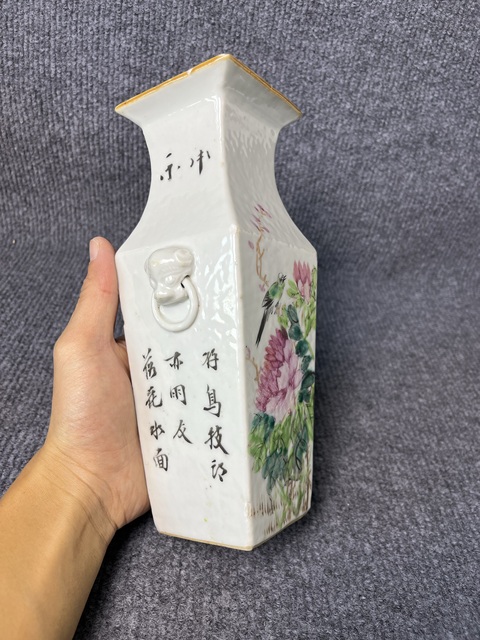 古玩陶瓷淺降彩花鳥紋四方獸耳瓶真品鑒賞圖