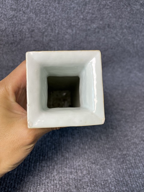 古玩陶瓷淺降彩花鳥紋四方獸耳瓶真品鑒賞圖