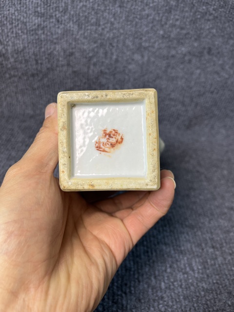 古玩陶瓷淺降彩花鳥紋四方獸耳瓶真品鑒賞圖