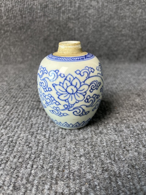 古玩陶瓷青花淡描纏枝花卉紋罐拍賣，當前價格2888元