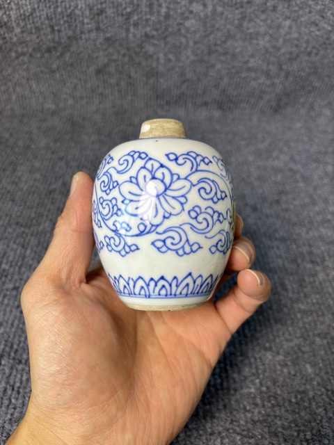 古玩陶瓷青花淡描纏枝花卉紋罐拍賣，當前價格2888元