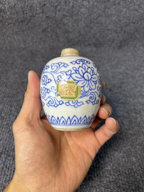 古玩陶瓷青花淡描纏枝花卉紋罐拍賣，當前價格2888元