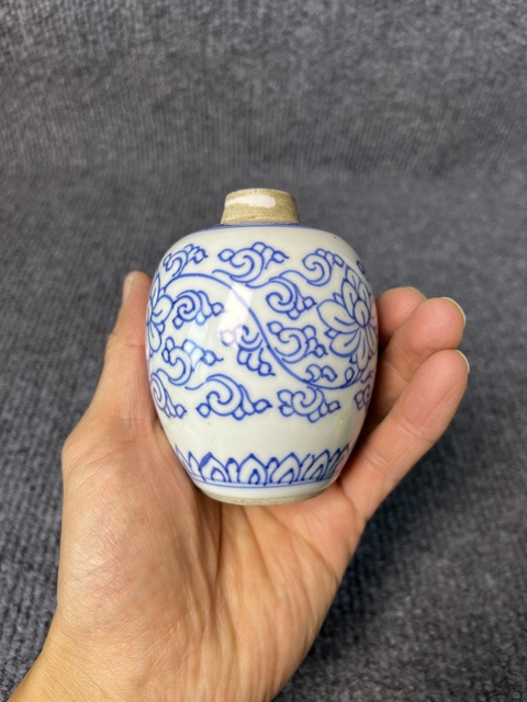 古玩陶瓷青花淡描纏枝花卉紋罐拍賣，當前價格2888元