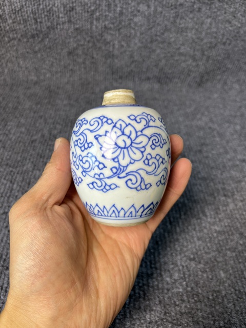 古玩陶瓷青花淡描纏枝花卉紋罐拍賣，當前價格2888元