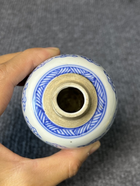 古玩陶瓷青花淡描纏枝花卉紋罐拍賣，當前價格2888元