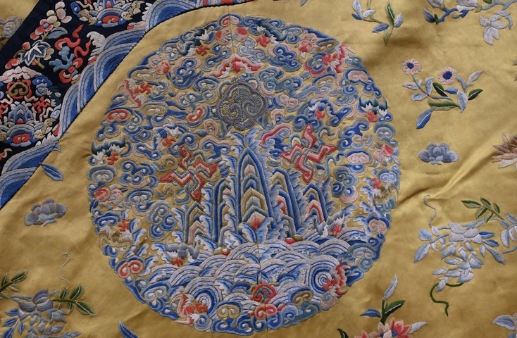 古玩雜項(xiàng)八團(tuán)女服真品鑒賞圖