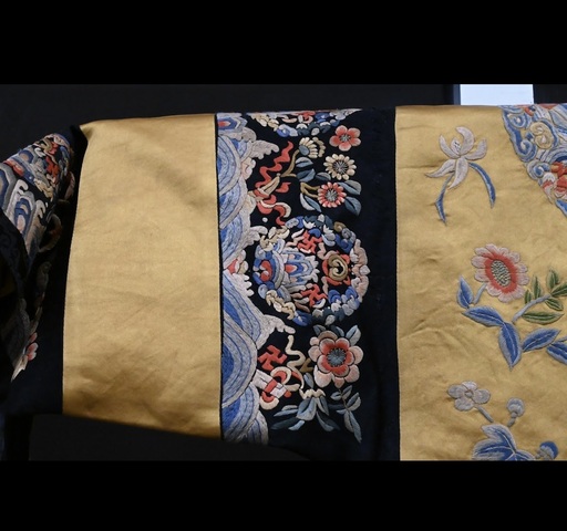 古玩雜項(xiàng)八團(tuán)女服真品鑒賞圖