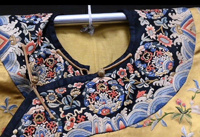 古玩雜項(xiàng)八團(tuán)女服真品鑒賞圖