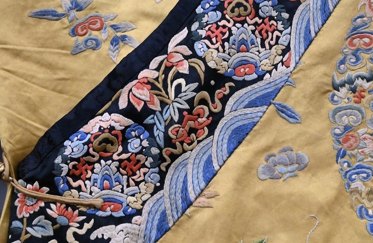 古玩雜項(xiàng)八團(tuán)女服真品鑒賞圖