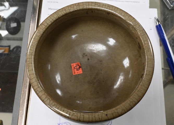 古玩陶瓷黃哥釉香爐真品鑒賞圖