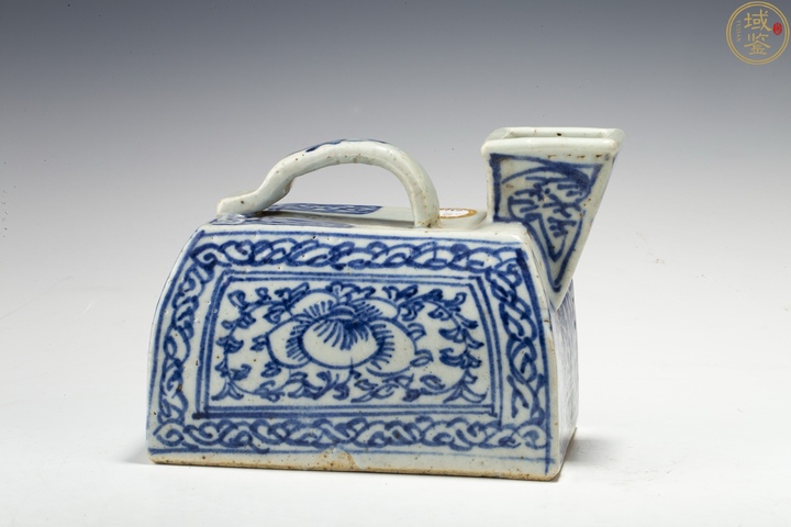 古玩陶瓷清中晚期青花纏枝蓮紋虎子真品鑒賞圖