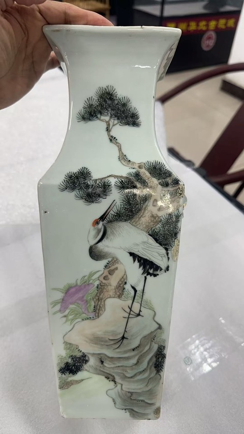 古玩陶瓷淺絳彩山水人物四方瓶真品鑒賞圖