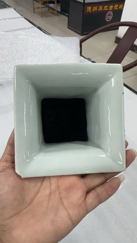 古玩陶瓷淺絳彩山水人物四方瓶真品鑒賞圖