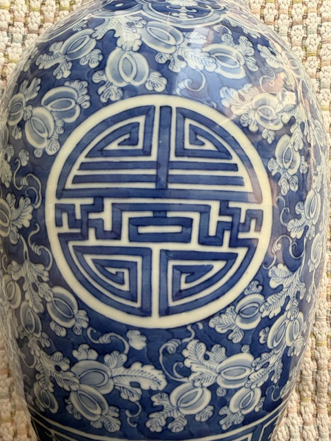 古玩陶瓷青花瓜瓞綿綿壽字撇口瓶真品鑒賞圖