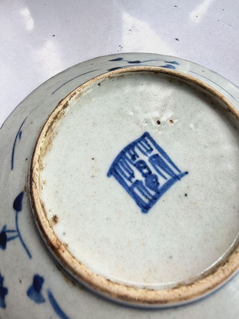 古玩陶瓷花卉紋青花盤真品鑒賞圖