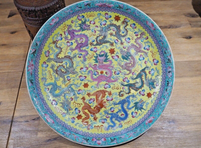 古玩陶瓷雙圈足黃地粉彩龍紋盤真品鑒賞圖