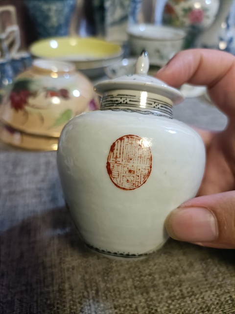 古玩陶瓷粉彩人物故事紋蓋罐真品鑒賞圖