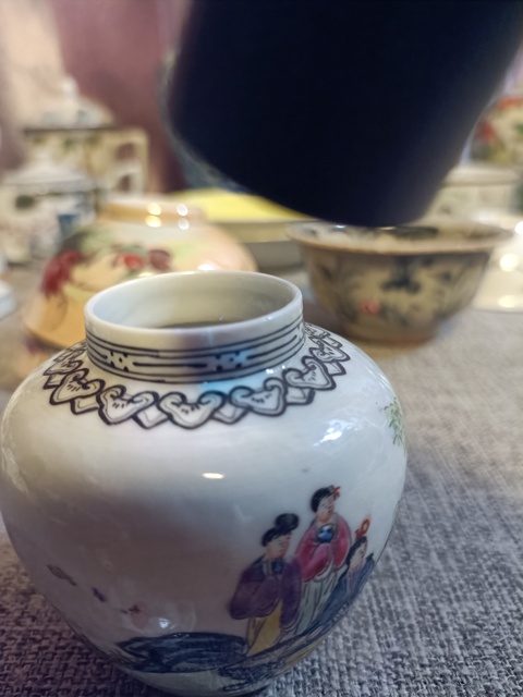 古玩陶瓷粉彩人物故事紋蓋罐真品鑒賞圖