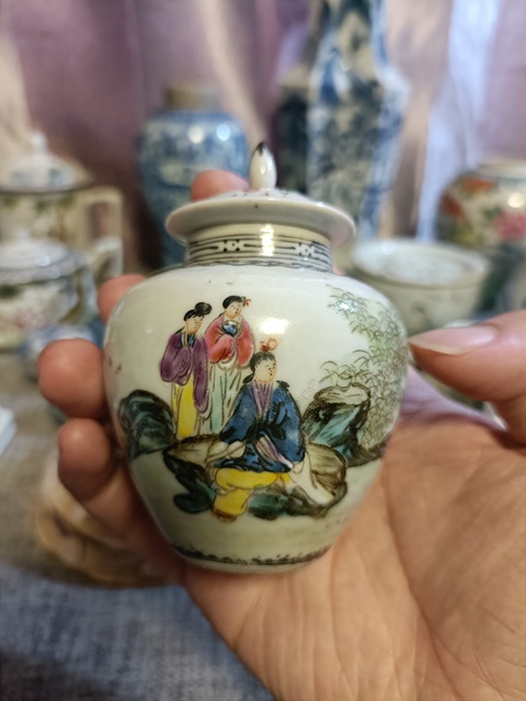 古玩陶瓷粉彩人物故事紋蓋罐真品鑒賞圖