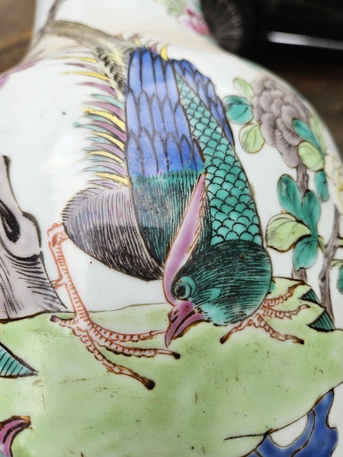 古玩陶瓷粉彩花鳥紋大瓶真品鑒賞圖