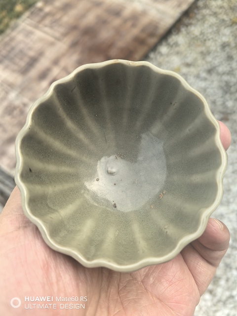 古玩陶瓷龍泉杯真品鑒賞圖