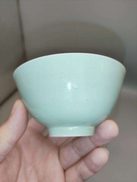 古玩陶瓷豆青釉茶碗真品鑒賞圖