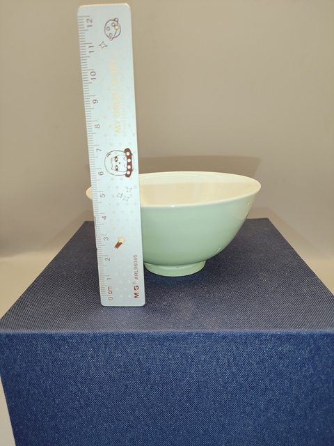 古玩陶瓷豆青釉茶碗真品鑒賞圖