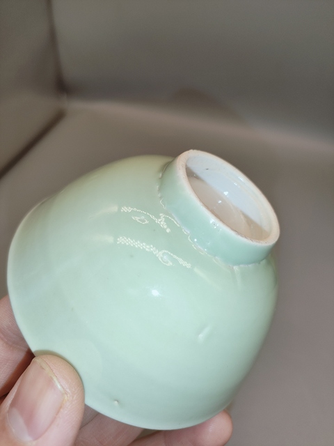 古玩陶瓷豆青釉茶碗真品鑒賞圖