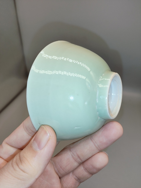 古玩陶瓷豆青釉茶碗真品鑒賞圖