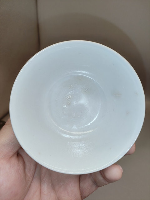 古玩陶瓷豆青釉茶碗真品鑒賞圖